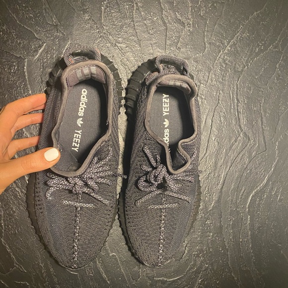 Adidas Yeezy - Picture 2 of 4